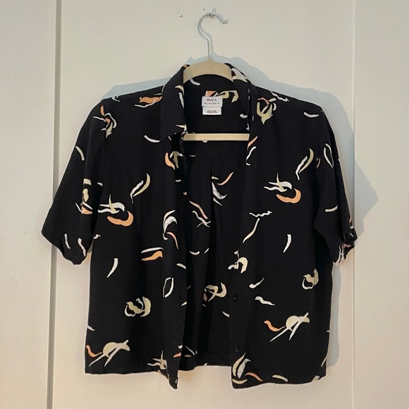 RVCA | Foreign Printed Black Graphic Short Sleeve Button Down | Size XS - Picture 3 of 6